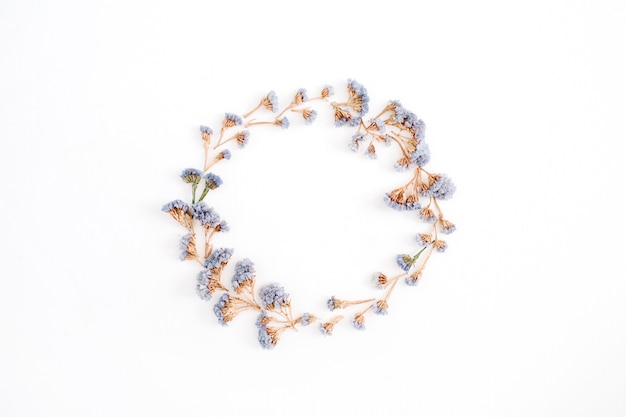 Pastelowy tamborek z haftem